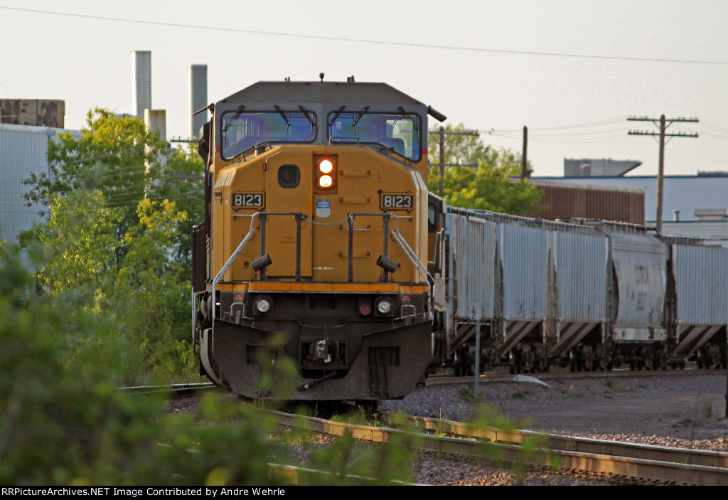 UP 8123 is the first of four SD9043MACs on tonight's MSSPR
